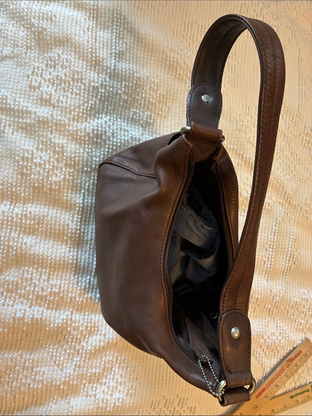 St. John's Bay Brown Leather Shoulder Bag with Front Zip - Picture 7 of 9